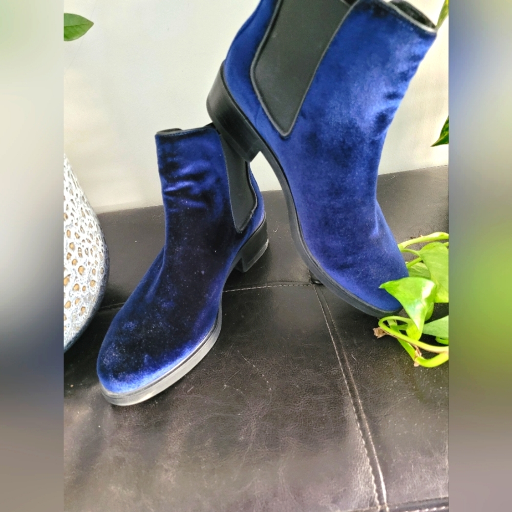 SIZE 7 1/2 WISH BONE COLLECTION BLUE CHELSEA BOOTS